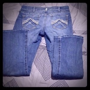 Ariat women's 32 L EUC